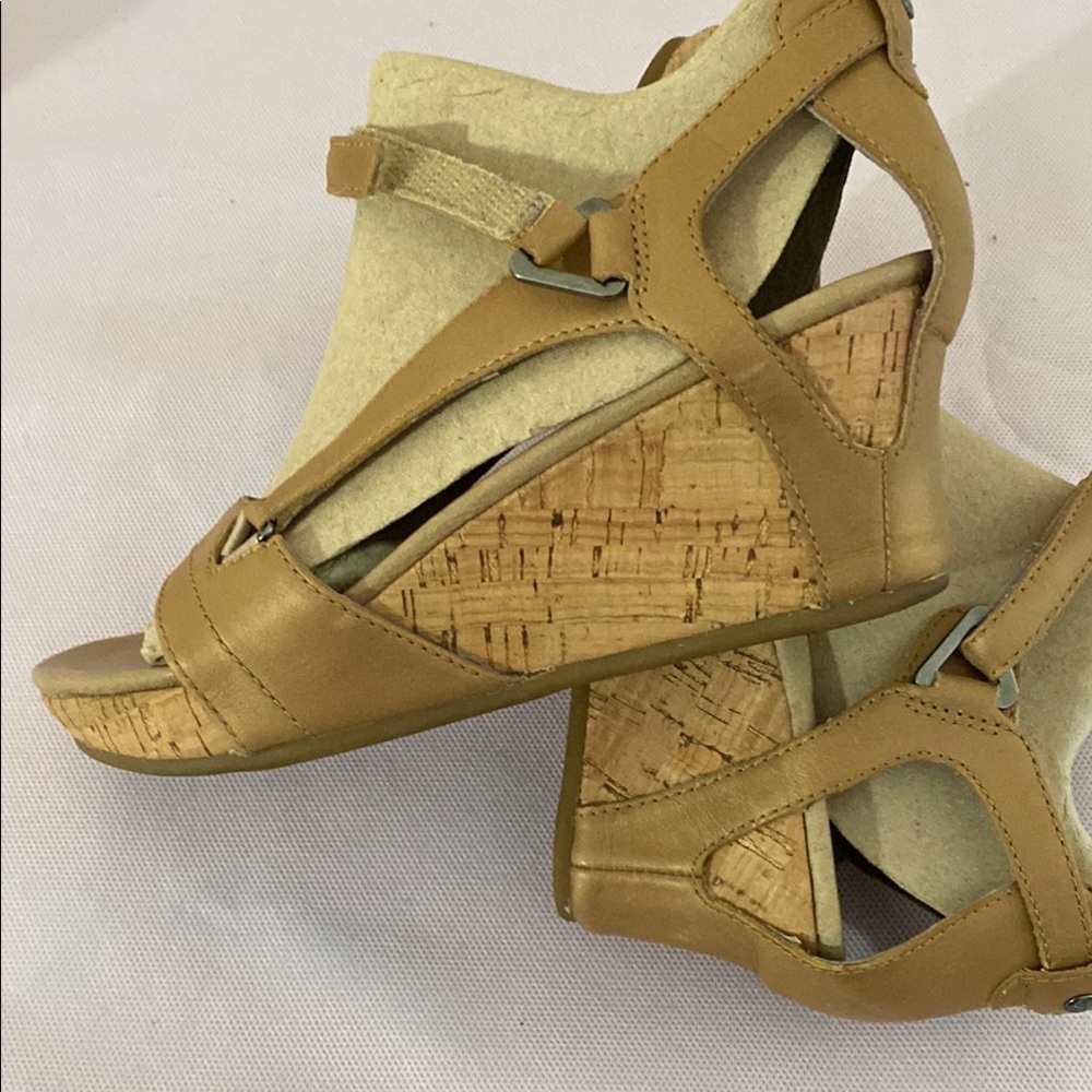 Teva Leather Tan Sandals Casual Comfort Sandals